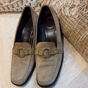 Coach Tan Suede leather  Loafers shoes Gold round  Buckle 9.5